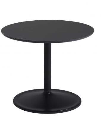 Schwarzer Soft Side Table Beistelltisch von Muuto mit runder Tischplatte und Fuß. Moderner Beistelltisch.